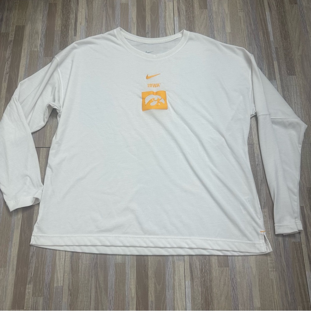 Nike Women’s Cream Iowa Hawkeye Long Sleeve Tee with Logo, XXL